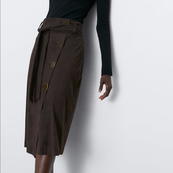 Zara buttoned faux suede skirt - Picture 3 of 8
